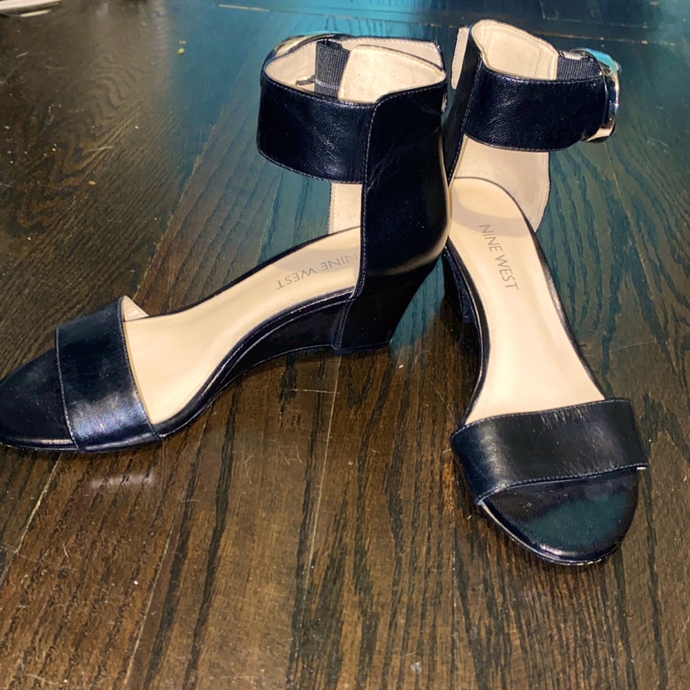 Black Nine West leather strap sandals. Size 5